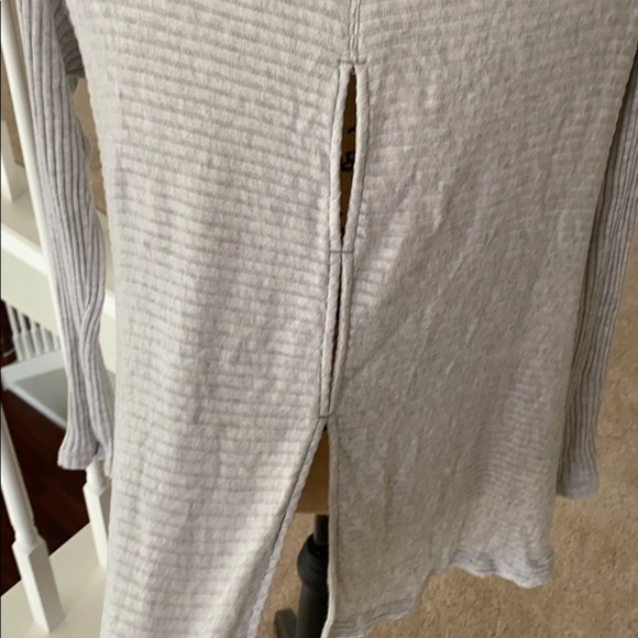 Free People open back turtleneck. - Picture 4 of 5